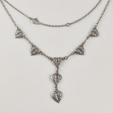 Kalevala Koru | Onnen Sydän -kääty | Kaulakoru | Hopeaa 