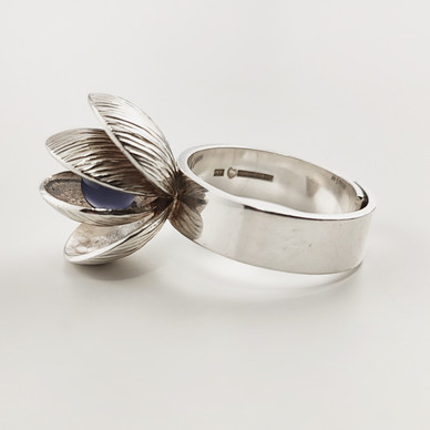 Kupittaan kulta oy | Elis Kauppi |  simpukka -sormus | Kalsedoni |  Hopeaa -71