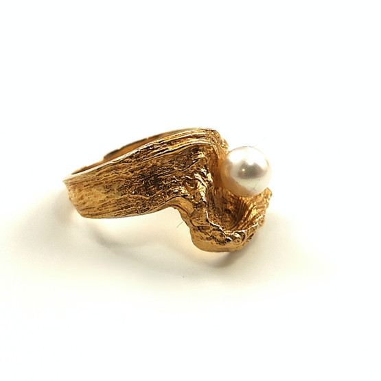 N. Westerback oy | Helky Juvonen | OUTA-series Ring with Pearl | 585 GOLD -72