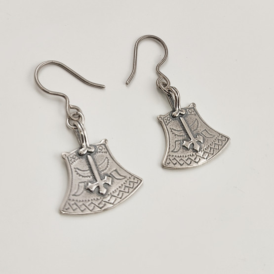 Kalevala Jewelry | (small) ' Kuusamo's ax ' -earrings | Sterling 