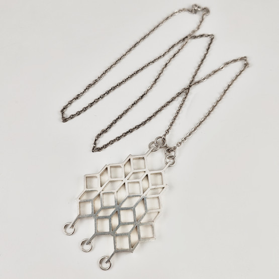 Turun Hopea oy | Jorma Laine | Riipus alkuperäisellä ketjulla | Kaulakoru | 830 Hopeaa -72