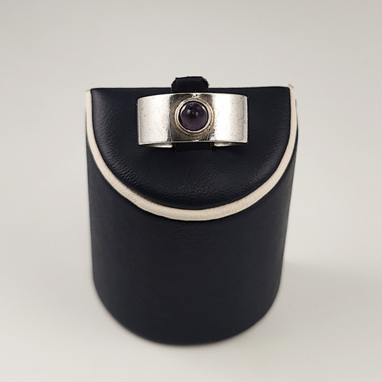 Kupittaan Kulta oy | Elis Kauppi | Ring  with green stone | 17.5mm | Silver 