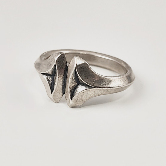 Kalevala Koru | Torin Vasara 2.0 - sormus | 24mm | Hopeaa