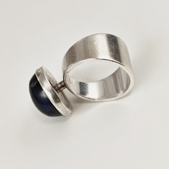 N.E.From , Denmark |  SORMUS sinisellä korukivellä | Hopeaa 