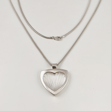 Kalevala Koru | Marja Suna | Rakkaus Riipus | Kaulakoru | kirkas sydän | Hopeaa