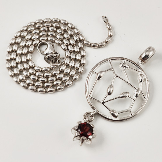 KK | Kalevala Jewelry | CARMEN -Pendant | Necklace with red garnet | Sterling