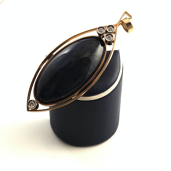 Kupittaa jewelry | Elis Kauppi | Awesome Pendant with Diamonds & Spectrolite | 750 Gold  