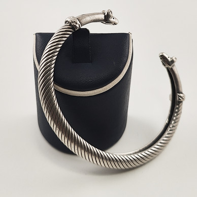 Kalevala koru | Hirvenpää rannekoru | rannerengas | Hopeaa 