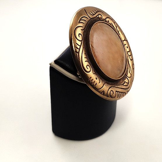 Kalevala koru |  (iso) Solki -1616 | Aurinkokvartsi | Rintakoru | Pronssia