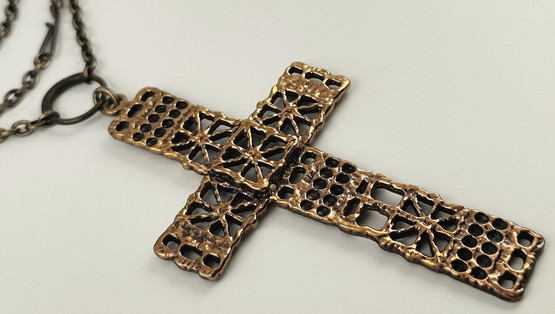 Turun Hopea oy | Pentti Sarpaneva | 10cm  Ristiriipus | PITSI Kaulakoru | Pronssia