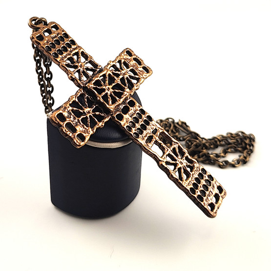 Turun Hopea oy | Pentti Sarpaneva | 10cm  Ristiriipus | PITSI Kaulakoru | Pronssia