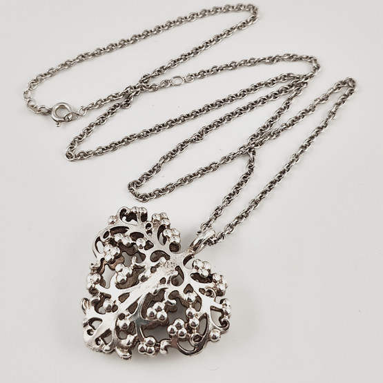 Lumoava Koru | Carina Blomqvist | (iso)  BELLA -riipus  | KAULAKORU | Hopeaa