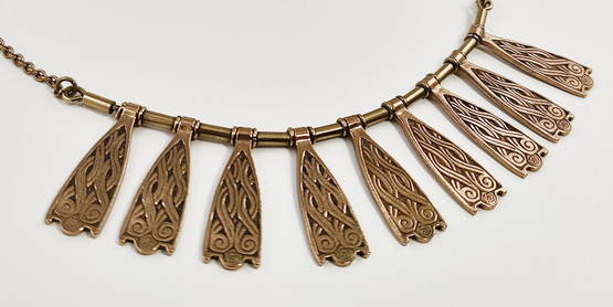 Kalevala Koru | Kääty-61 | Kaulakoru | Kaukolan Kekomäestä | Pronssia 