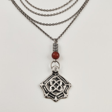 Kalevala Koru |  Kanteletar -riipus | Kaulakoru | Karneoli | Hopeaa -90