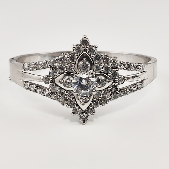 Upea ja säihkyvä RANNEKORU kirkkailla kivillä | 925 Hopeaa