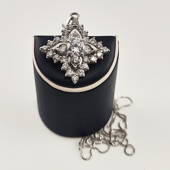 Upea ja säihkyvä RIIPUS kirkkailla kivillä | Kaulakoru | 925 Hopeaa