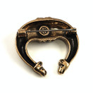 KK | Kalevala Koru | Hirvenpää -solki | Rintakoru | Pronssia