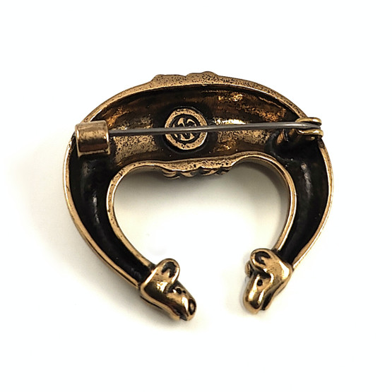 KK | Kalevala Koru | Hirvenpää -solki | Rintakoru | Pronssia