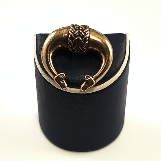 KK | Kalevala Koru | Hirvenpää -solki | Rintakoru | Pronssia