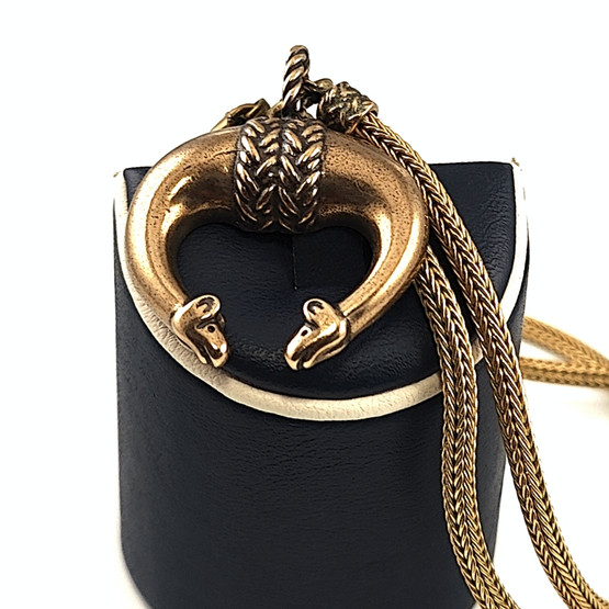 Kalevala Koru | Hirvenpää -Kääty | Kaulakoru | Pronssia