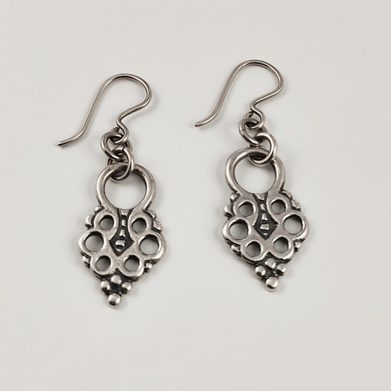 KK, Kalevala koru | Lapin-korvakorut  | Hopeaa