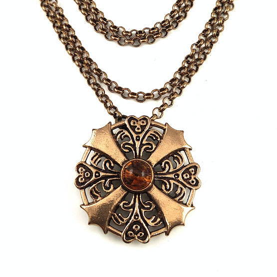 Kalevala Koru |  Kuukiven Riipus / Solki | Meripihka | Kaulakoru | Pronssia