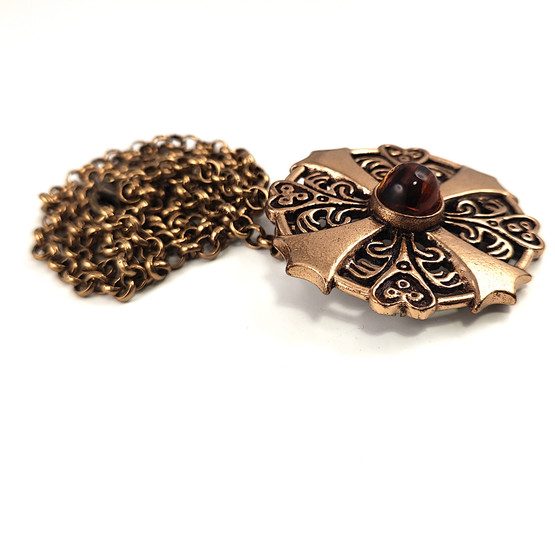 Kalevala Koru |  Kuukiven Riipus / Solki | Meripihka | Kaulakoru | Pronssia