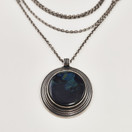 Kalevala Koru | Riipus -1643 | KAULAKORU |  Spektroliitti  | Hopeaa