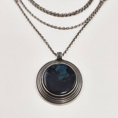 Kalevala Koru | Riipus -1643 | KAULAKORU |  Spektroliitti  | Hopeaa