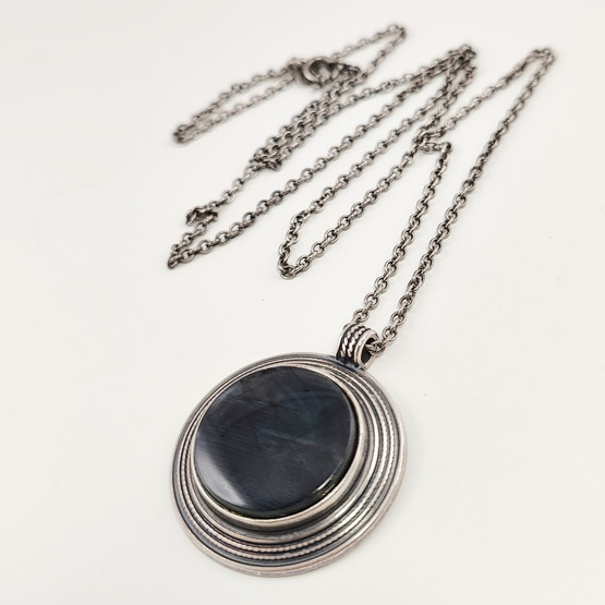 Kalevala Koru | Riipus -1643 | KAULAKORU |  Spektroliitti  | Hopeaa