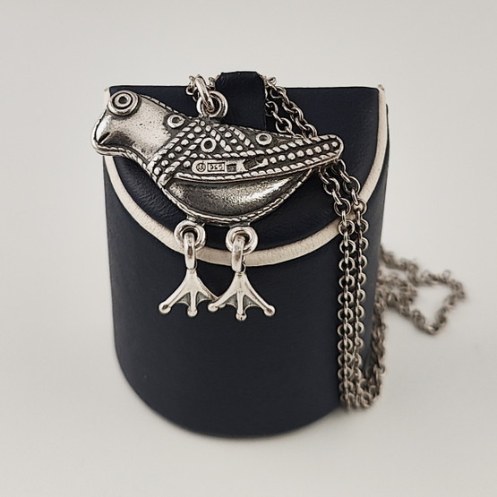 Kalevala Koru | (keskikoko) Hattulan Lintu Riipus | Kaulakoru |  Hopeaa 