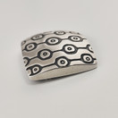 Kalevala Koru | (iso) Maan Voima - Riipus / Solki | Hopeaa 