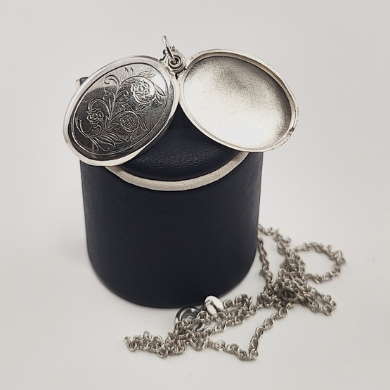 Kalevala Koru | Lapin Medaljonki | Kaulakoru |  Hopeaa