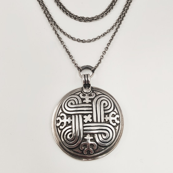 Kalevala Koru | (iso) Hannunvaakuna Riipus | Kaulakoru | Hopeaa -95