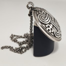 Kalevala Koru | (iso) Hannunvaakuna Riipus | Kaulakoru | Hopeaa -95