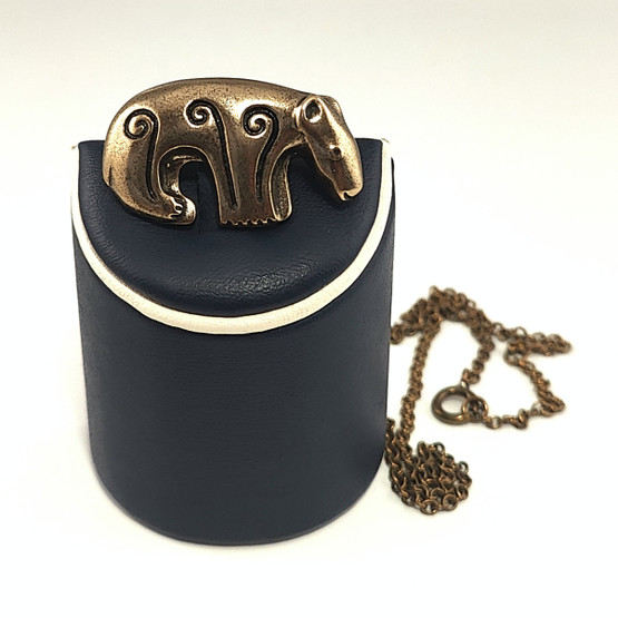 Kalevala Koru | KARHU -Solki / Riipus | kaulakoru |  Pronssia