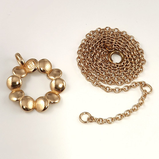 Kalevala Koru | KOTIPESÄ Riipus | Kaulakoru | Pronssia