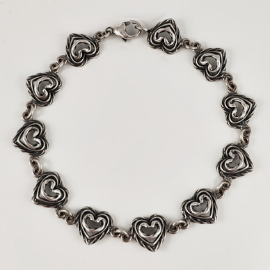 KK | Kalevala Koru | Talon sydän käätykoru | Rannekoru | Hopeaa