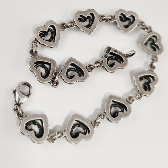 KK | Kalevala Koru | Talon sydän käätykoru | Rannekoru | Hopeaa