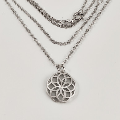 Finnfeelings / Kultakeskus oy |  Desing SAMI Laatikainen | LEIMU riipus | Kaulakoru | Hopeaa