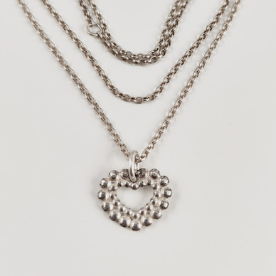 Kalevala Koru |  VALOISA Sydänriipus | Kaulakoru | Hopeaa