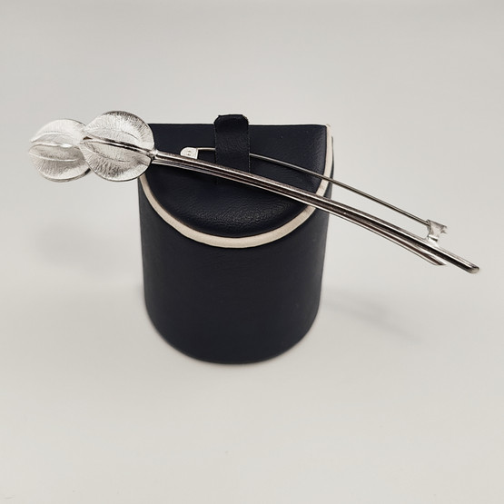 Kalevala Koru | LUMIKUKKA solki | Rintakoru | Hopeaa