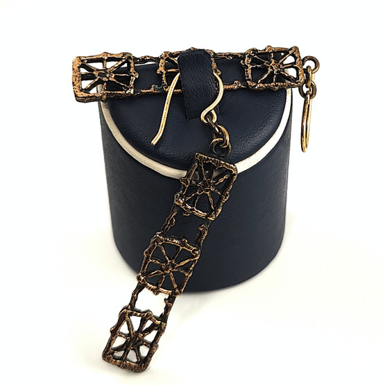 Turun Hopea oy | Pentti Sarpaneva | Pitsi Korvakorut | Pronssia