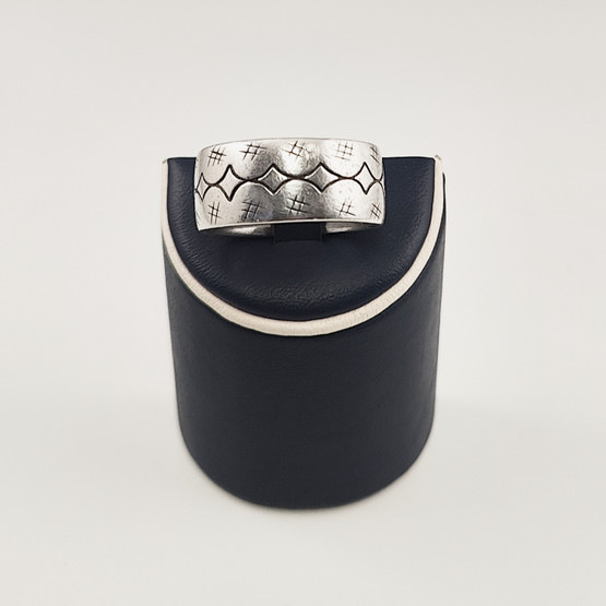 Kalevala Koru | Suomuhauki SORMUS | 21mm | 925 Hopeaa 