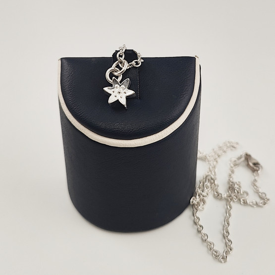 Kalevala Koru | METSÄTÄHTI riipus | Kaulakoru | Hopeaa