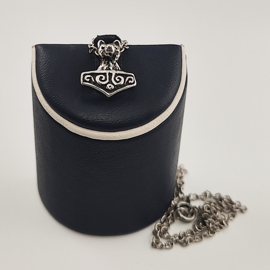 Kalevala Koru | Kaisaleena Mäkelä | Pikku KETTU riipus | Kaulakoru | Hopeaa