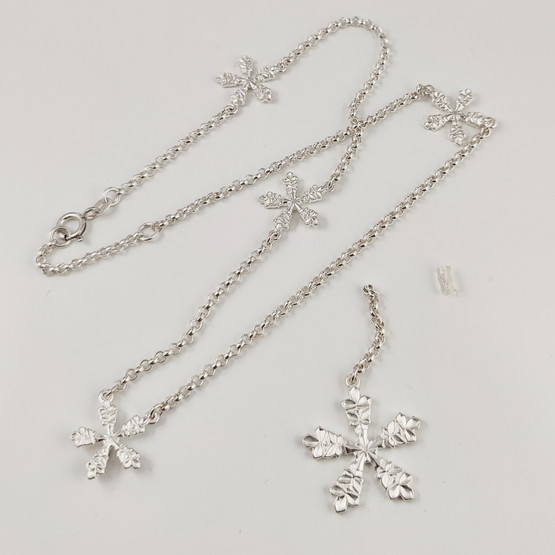 Kalevala Koru | Lumihiutale KÄÄTY |  Kaulakoru | Hopeaa