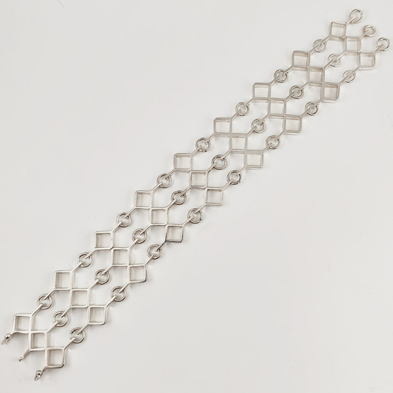 Kultateollisuus oy | Jorma Laine | 3-rivinen RUUTU rannekoru | Hopeaa -65