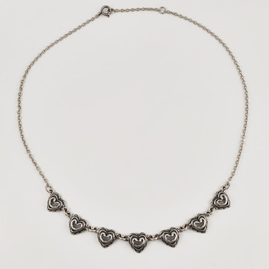 Kalevala Koru | Talon sydän -kääty | Kaulakoru | Hopeaa