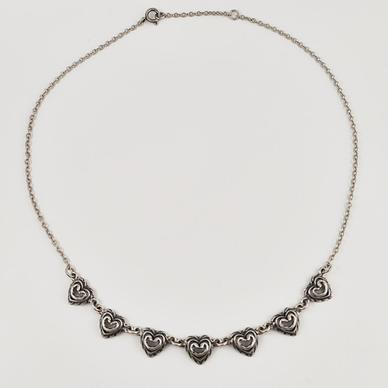 Kalevala Koru | Talon sydän -kääty | Kaulakoru | Hopeaa